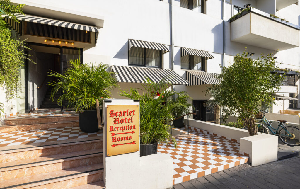 Scarlet Hotel-1 (1)